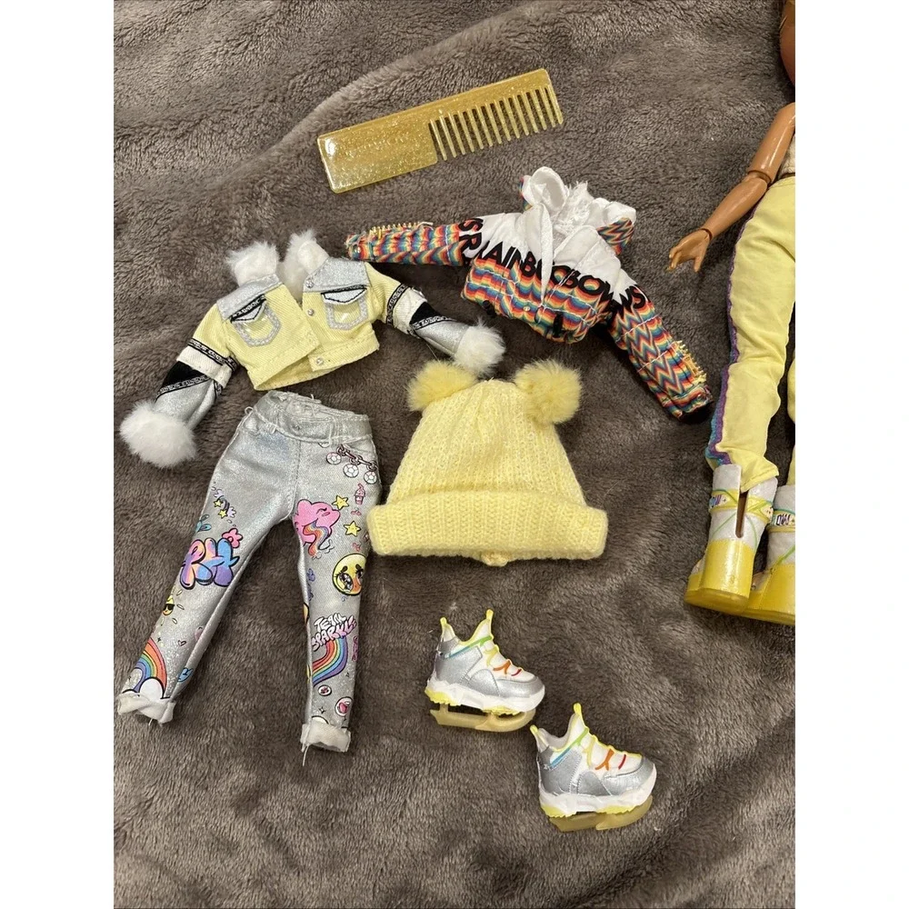 Rainbow High Winter Break Sunny Madison Fashion Doll Outfits Skis Shoes‎